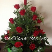 traditional dozen roses